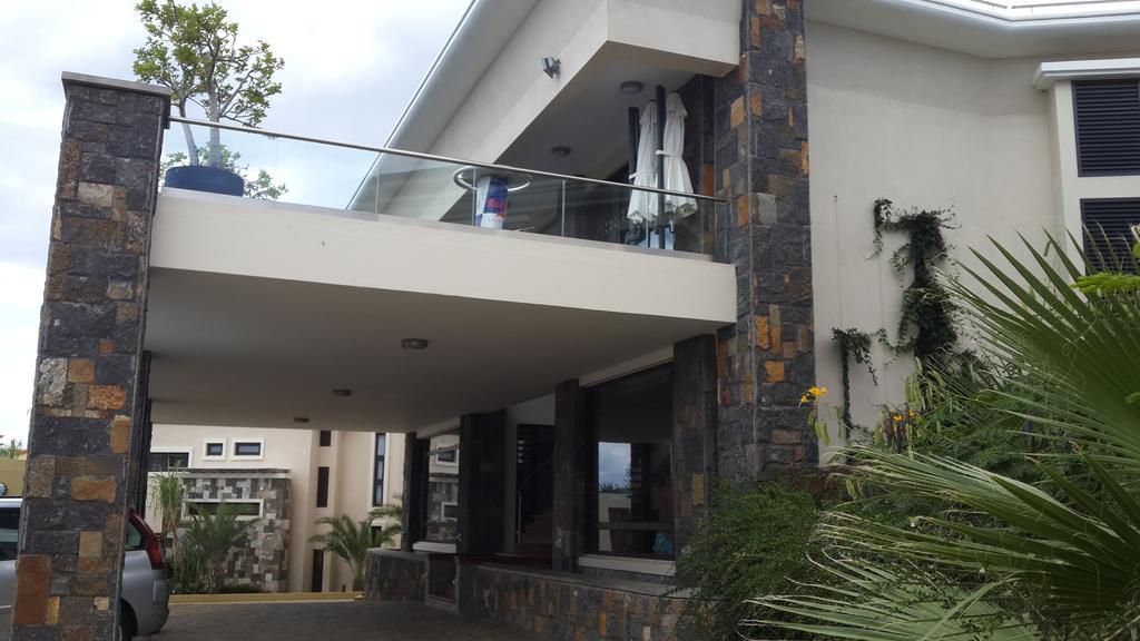 Villasun Luxury Apartments & Villas Flic en Flac Exterior photo